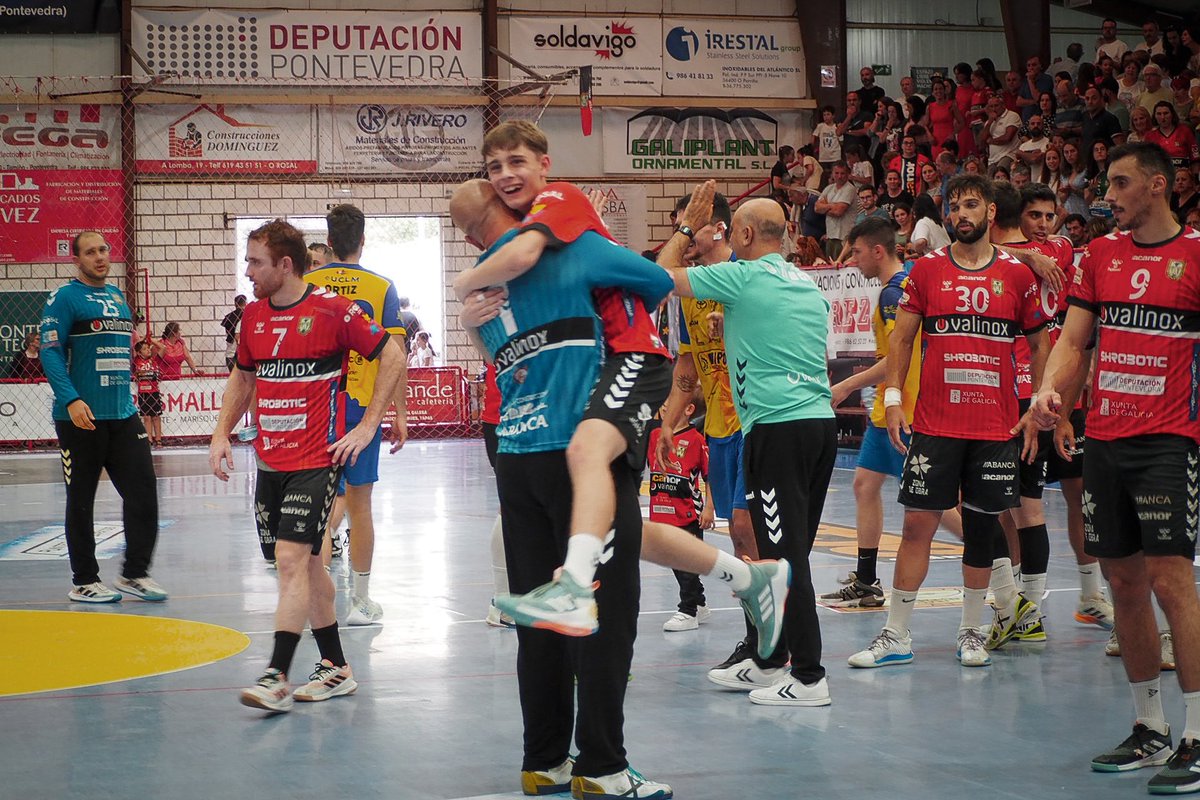 Non foi un partido calquera 🥹

Ver a todo o pavillón agradecido polo teu traballo e a túa entrega 🔝 non é tarefa fácil, <a href="/Lloria1/">Lloria</a> Grazas por facer que todo sexa máis fácil 

Quen sabe se foi o último ou non co escudo do Novás? O único que sabemos é que te imos a botar de menos🥺