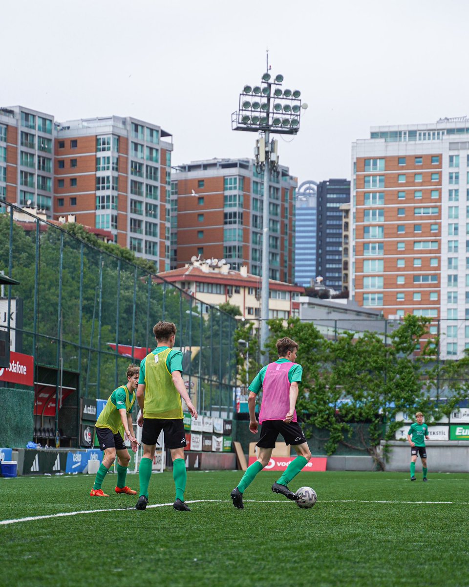 𝗢𝗻𝗱𝗲𝗿 𝟭𝟲 𝗶𝗻 𝗜𝘀𝘁𝗮𝗻𝗯𝘂𝗹 🇹🇷

De Onder 16-selectie verblijft momenteel in Turkije, waar het morgen een oefenwedstrijd speelt tegen de leeftijdsgenoten van Besiktas JK.

#vanenvoorderegio