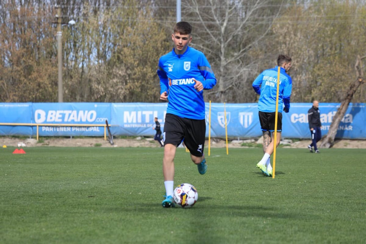 🔍 Cosmin Stana 🇷🇴 (AM, 2007, Universitatea Craiova)

For the last game of the Superliga season, Stana could make his debut at just 15 yo. 

A new Oltenian talent and product, left-footed attacking midfielder/winger who is very skilful, quick and has a superb shooting ability.