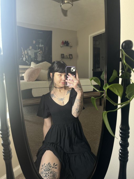 day 1!!!!!!! i woke up feeling god fucking awful so i knew this was my sign. i feel weird in a dress
