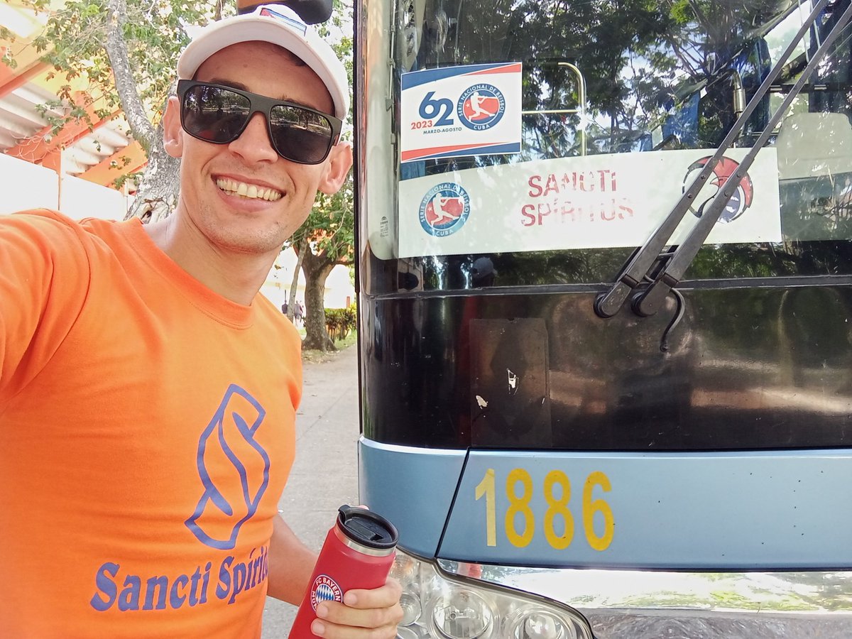 ⚾ Domingo de beisbol aprovechando la visita de los <a href="/GallosDeSSP/">Los Gallos De Sancti Spíritus 🐓</a> a #VillaClara. ¡Ganaron en 10 entradas 10x6! Te lo perdiste @AldenHernandezD 😜.