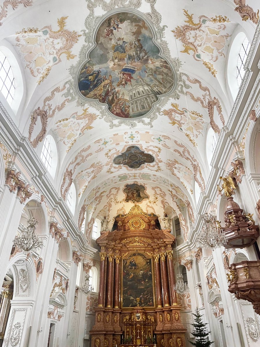 Amurakills's tweet photo. This beautiful church in Switzerland I painted inside?!?!? https://t.co/objwRBDZ34