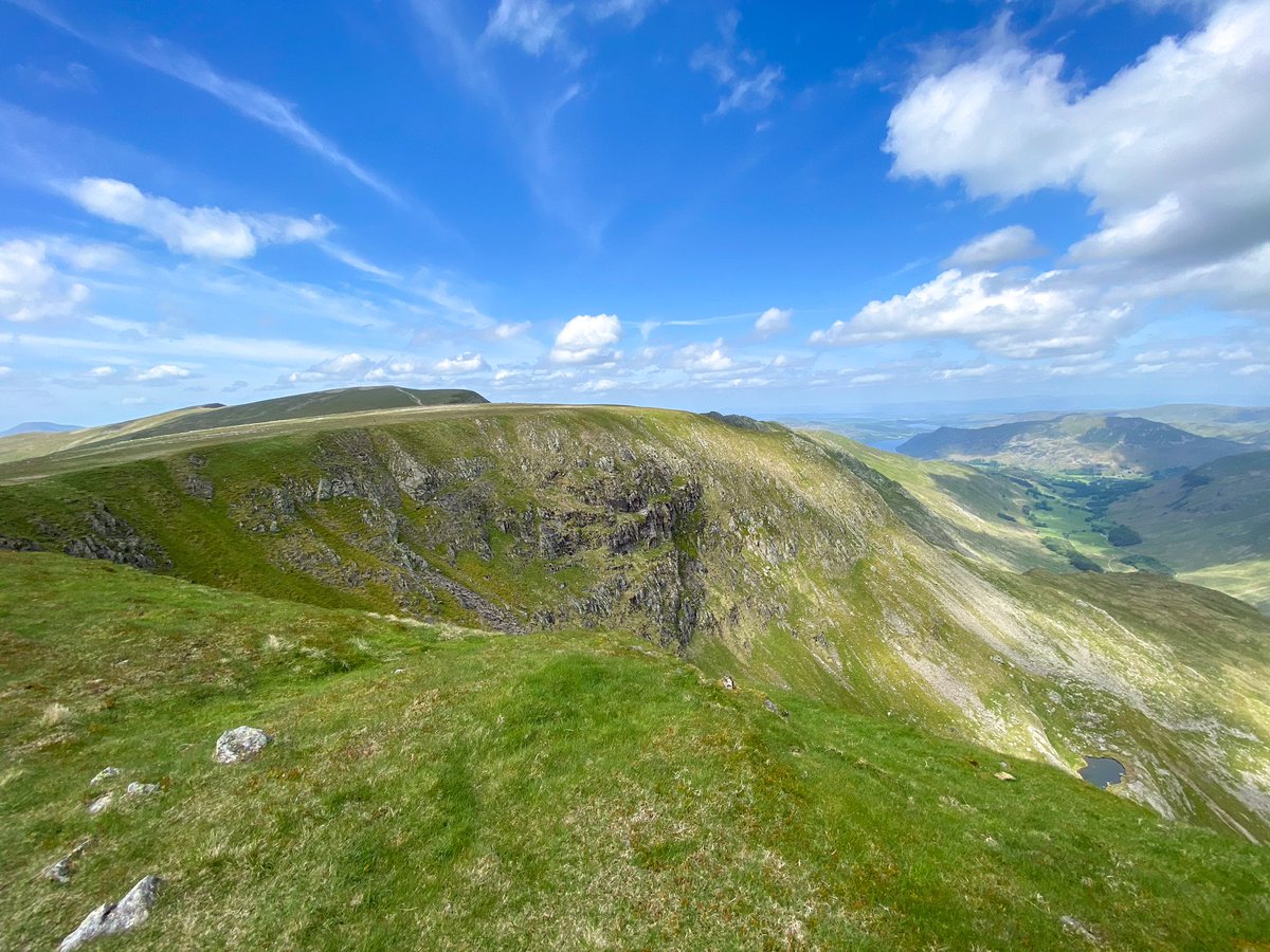 Day 2 in the #LakeDistrict and what a cracking day! 10 Wainwrights from Clough Head to Seat Sandal. 14 miles and 1557m of ascent.
😎⛰️🥾❤️