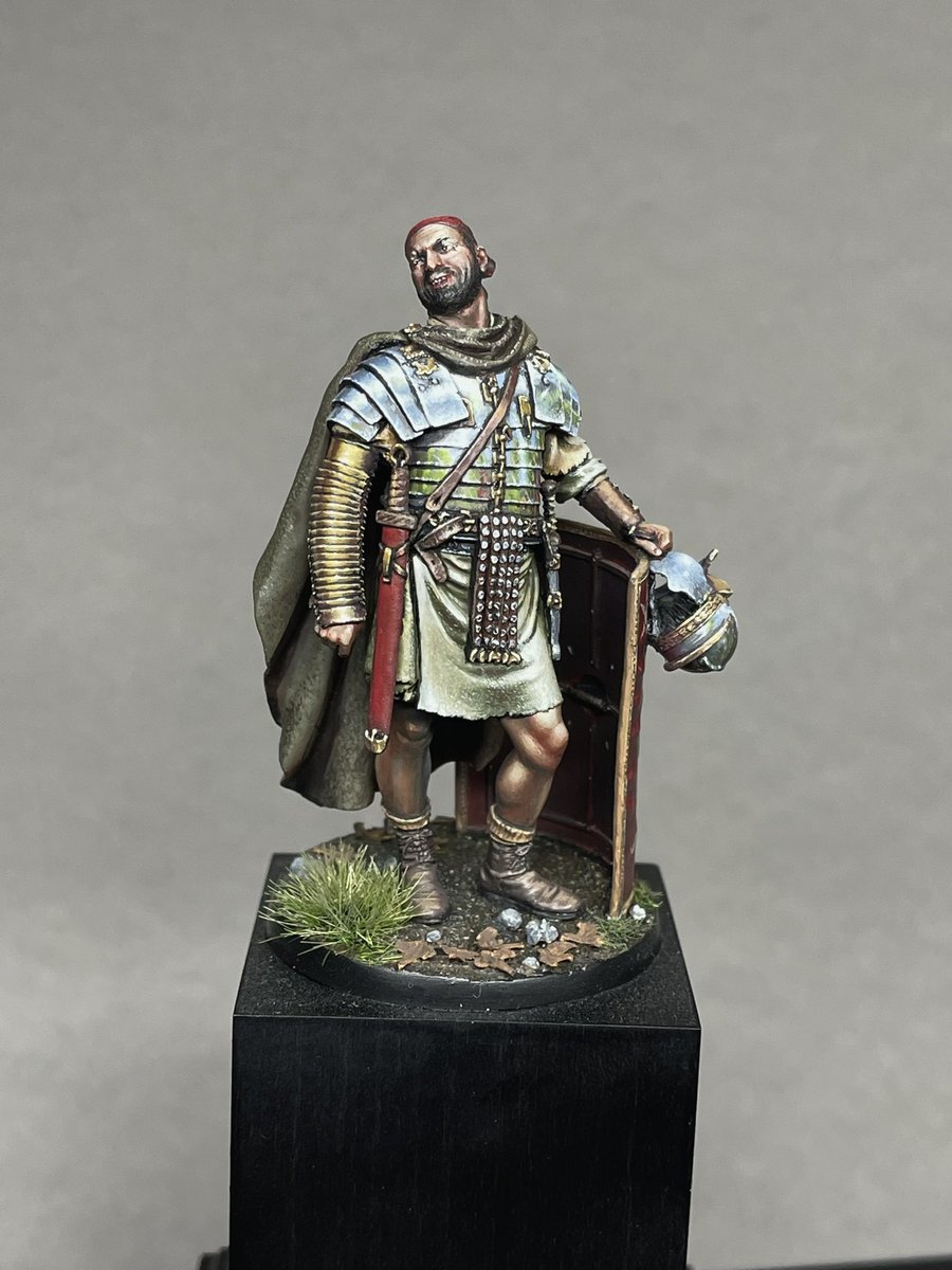 Adrien_Leloup's tweet photo. Some finished project. I’m trying a new setup for my photographs (just a daylight lamp and a gray paper), considering I used my iPhone, I think it’s not too bad 😅
#ArtistOnTwitter #paintingminiatures #art #miniature #completed #work #comissionisopen https://t.co/y80rNuIfCN