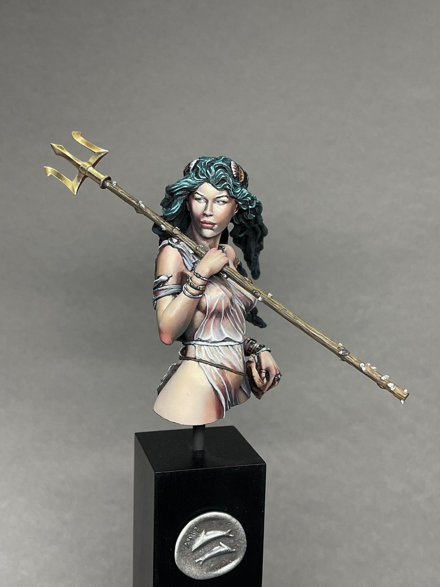 Adrien_Leloup's tweet photo. Some finished project. I’m trying a new setup for my photographs (just a daylight lamp and a gray paper), considering I used my iPhone, I think it’s not too bad 😅
#ArtistOnTwitter #paintingminiatures #art #miniature #completed #work #comissionisopen https://t.co/y80rNuIfCN