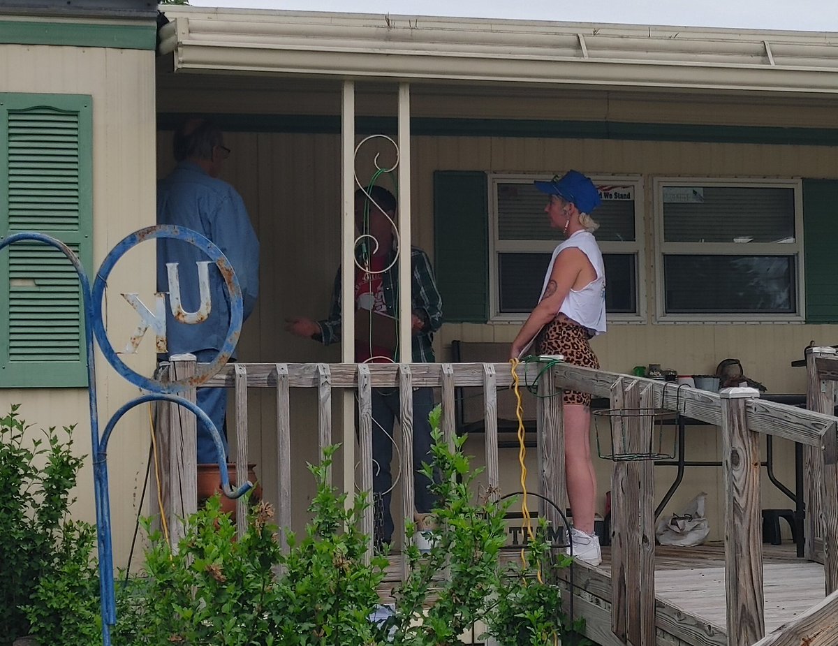 LouTenantsUnion's tweet image. Today LTU leaders canvassed and built power among trailer park tenants as part of the national #HomesGuarantee campaign. #TheRentIsTooDamnHigh and tenants here are being hit hardest.

We demand @FHFA Director Sandra Thompson institute immediate and nationwide rent control!
