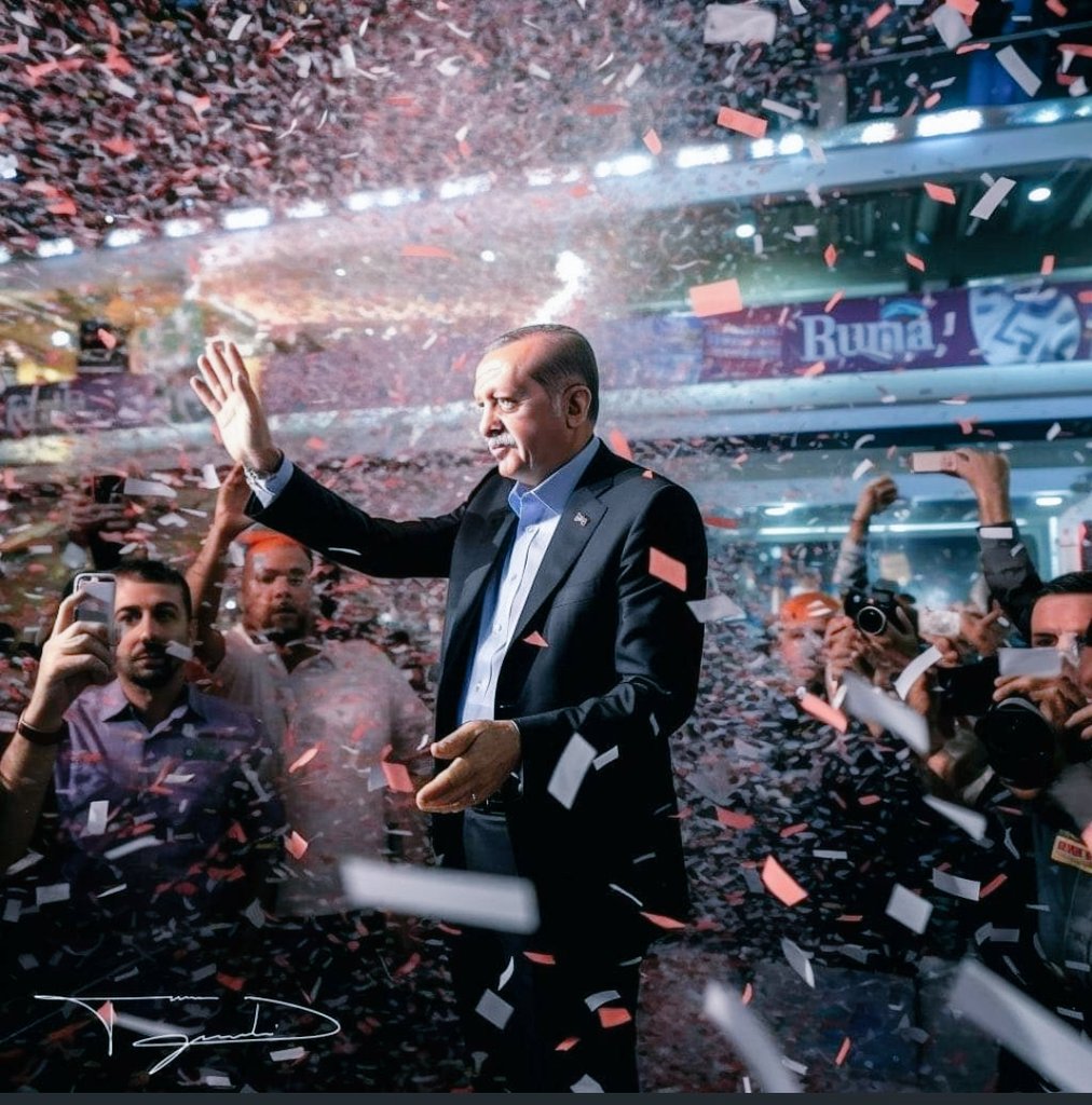 ULUBEy_1453_'s tweet photo. @SireneOznur Az beklesin 
Türkiye yüzyılı daha yeni başlıyor 🤣🤣 https://t.co/VGQ2OLmPfu
