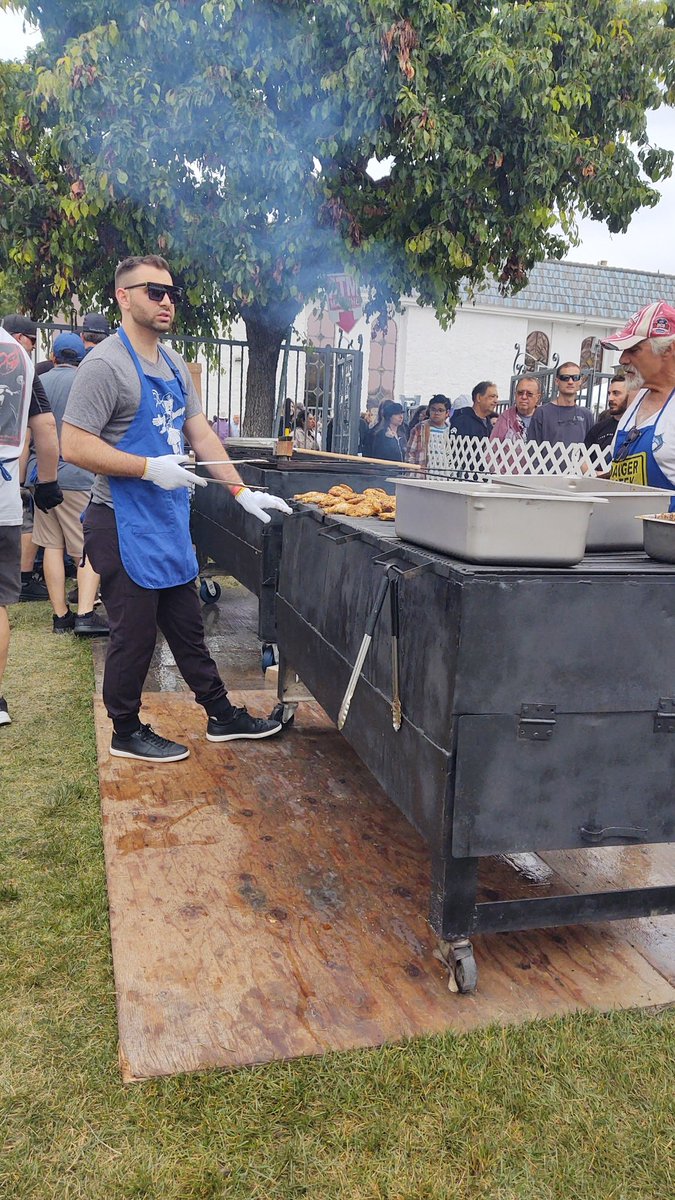 SellingYourName's tweet photo. #ValleyGreekFest dancing and food today 5/28 &amp; tomorrow 5/29 until 9pm at St. Nicholas in Northridge. @ValleyGreekFest https://t.co/x8Ldu5dMmI