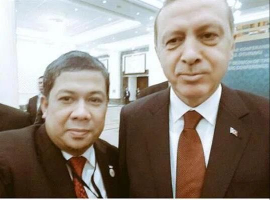 Fahrihamzah's tweet photo. Selamat kepada presiden @RTErdogan atas kemenangan yg hebat. Doakan kami tahun depan dapat presiden yg mirip2 lah.Amin YRA. https://t.co/zI3aD4StDD