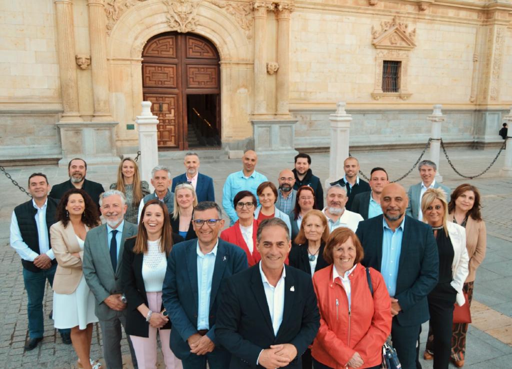 Quiero dar las GRACIAS al enorme equipo que me ha acompañado. Ha sido un verdadero lujo y un placer cabalgar a vuestro lado. Por encima de la política están las personas y todos y cada uno de ellos son maravillosos. Gracias de corazón