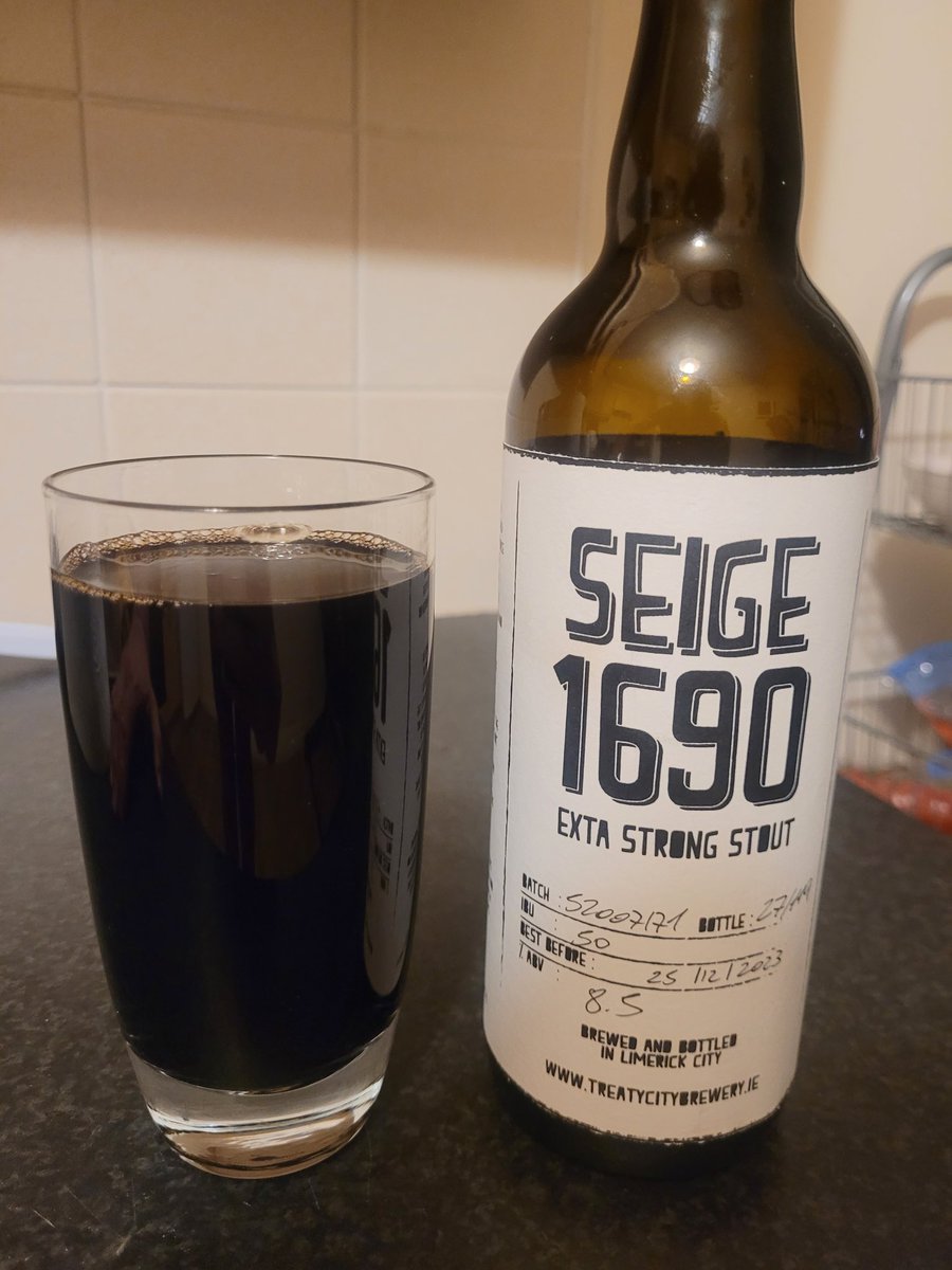 @Sav70 @DingleWhiskey @Imagicranium @BrianVolkert @BertSmedley @whiskytip @BearGrylls @TomsDram @PaulOBrien10 @kittyhen @decoreape7 @DKenni Tonight, I will be enjoying a #sundaystout for my #sundayNightSup. This is the @TreatyCityBrew siege stout 1690. Brewed in 2017, barrel aged for 62 months in French Oak. This is stunning!!