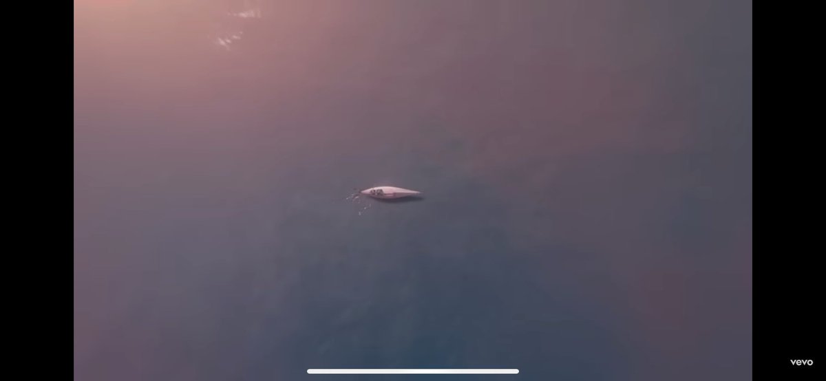 you absolutely positively cannot tell me that those are not the Lover colours in the karma mv.