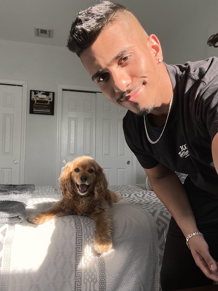 ammybeats's tweet photo. it’s always golden hour when im rockin 100T 

@100Thieves https://t.co/MlYZyPQWXu