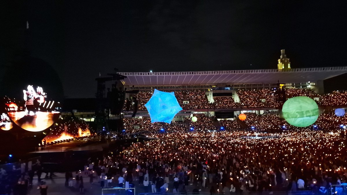 maadraassoo's tweet photo. Massive @coldplay Live Show at @estadiolimpic BCN! #coloraturaDEPELO #coldplay #coldplaybcn #coldplaybcn2023 #musicofthespheresworldtour #MusicObsessions https://t.co/Ci7gVRpTae