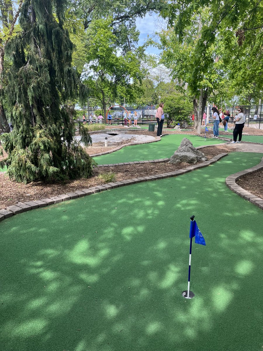 How does @ChicagoParks only have one putt putt course? It’s good clean wholesome fun and if you stick it next to a driving range it costs nothing extra to operate!