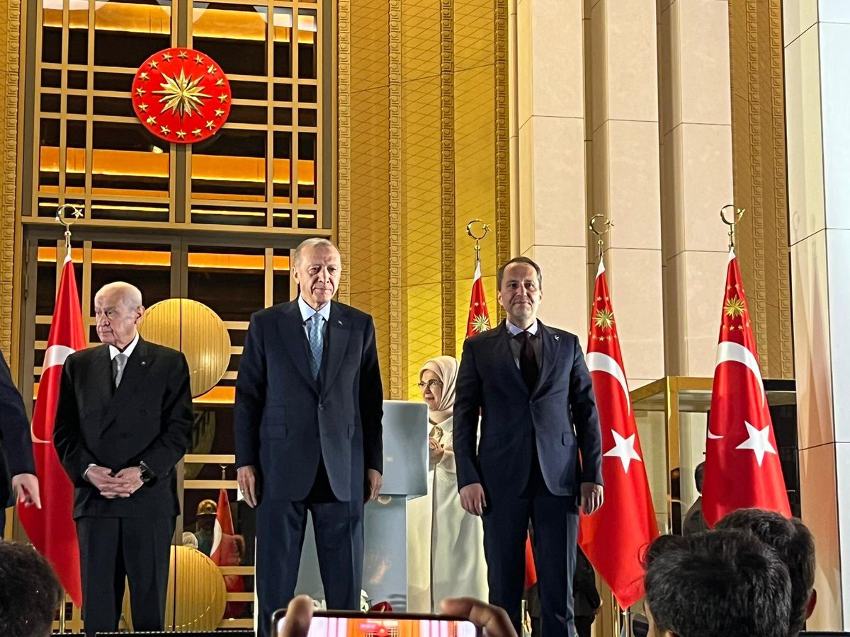28 Mayıs Cumhurbaşkanlığı seçimleri sonucunda, yeniden Cumhurbaşkanı seçilen Muhterem Recep Tayyip ERDOĞAN’ı tebrik ederim.

🇹🇷Türkiye Yüzyılı hayırlı uğurlu olsun🇹🇷Bu vesileyle, sonucun milletimize, İslam dünyasına ve tüm insanlığa hayırlar getirmesini Allah’tan niyaz ediyorum.