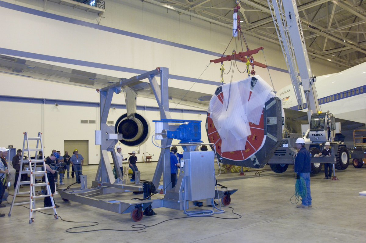 Boneyardsafari's tweet photo. More #sofiasunday flashback to 2008 when technicians removed the primary mirror assembly from NASA Sofia #747SP #N747NA. #sofia #nasasofia #nasa #dlr #pimaairandspacemuseum #aviationsafari #aviationpreservation #boneyardsafari #sofiatelescope #DSI https://t.co/4Kp983OHW5