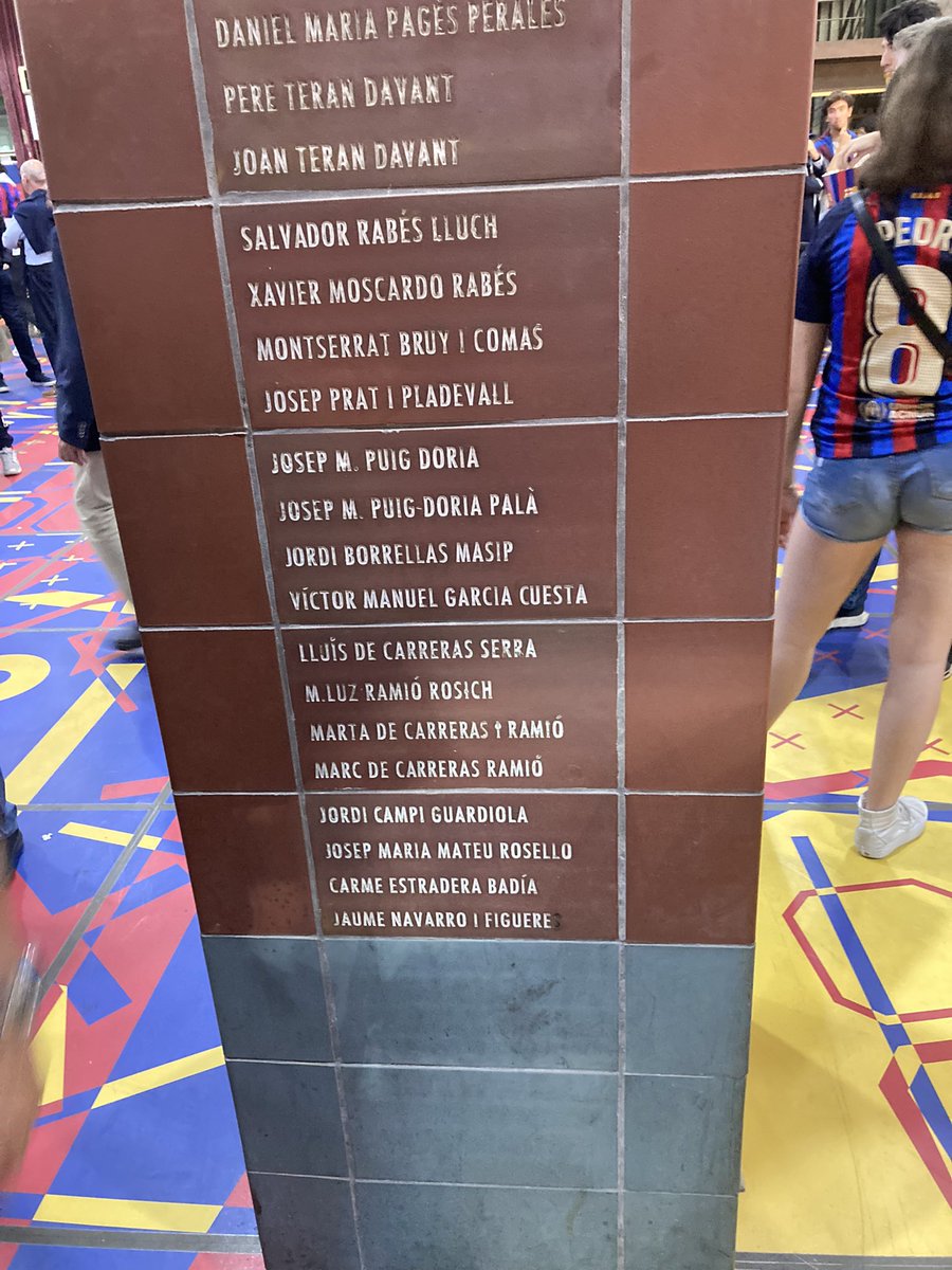 marcdecarreras's tweet photo. Acomiadem “L’Estadi” on hi hem viscut grans nits, victóries, remuntades,alguna decepció també,i on hem vist jugar els millors jugadors de la história. Esperem que el nou que vindrà ens porti molts més títols per seguir sent, com bé va dir l’avi, “més que un club”. VIsca el BARÇA! https://t.co/QSNiBWmfXm