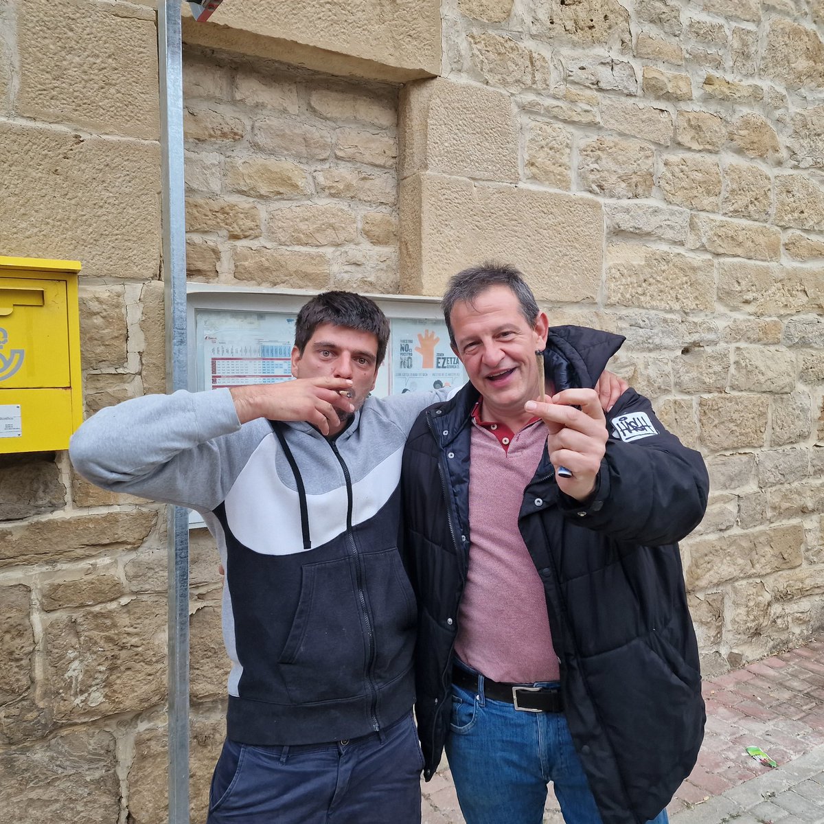 ¡HEMOS HECHO HISTORIA!
<a href="/LuzverdeRc/">LuzVerde.PC</a> obtiene DOS CONCEJALES en Murillo el Fruto en sus primeras elecciones. 
Son los PRIMEROS CONCEJALES CANNÁBICOS EN EUROPA (Andrés y Germán) 
La semilla democratica del cannabis y sus libertades está plantada en Murillo el fruto 😘💚👍👏 
GRACIAS