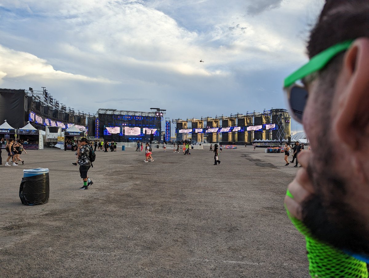 951Dav's tweet photo. A lot of memories were made at EDC this year! https://t.co/py8DLxydru