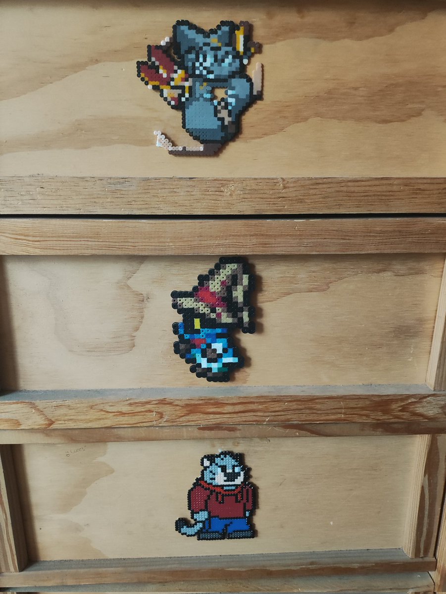 And it's finally done!!!

My perler Graff came out well that I already placed it in my forniture of the gaming living room with some other characters <3 

Now let's continue with some other pending works!!! >:)

#Broktheinvestigator   
#MadRatDead
#ViviOrnitier