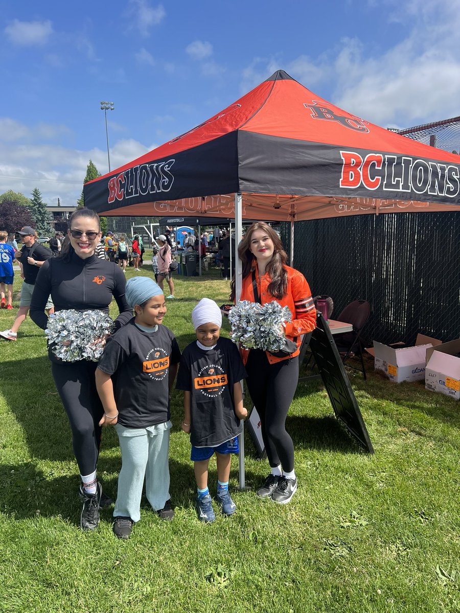 DarshanVancity's tweet photo. Thanks for the free t shirts at the football jamboree in Richmond @BCLions https://t.co/1U9kvNPeRL