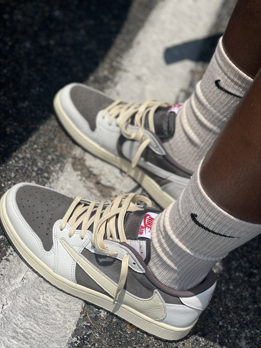 Mokicks1986's tweet image. Any time. Any place. 

#janetjackson #travisscott #mnml #jordan1travisscott #reversemocha #kicks0l0gy #nicekicks #nike #snkrskickcheck #snkrsliveheatingup @nike