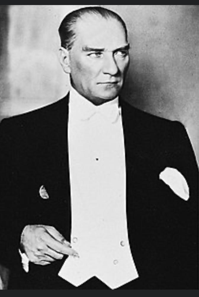 Atasını tanımayan it pesinde gezer