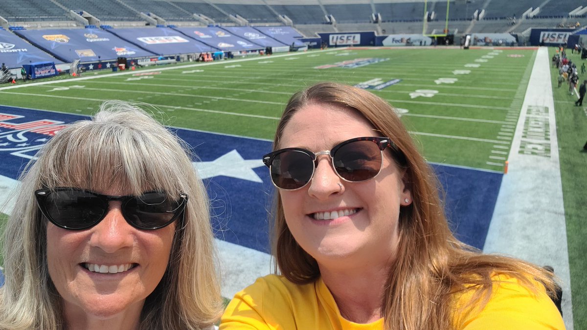 GoMe_ItsMyBday's tweet photo. Beautiful day in Memphis! #USFL #ShowBoats https://t.co/WfWu9BFbKw