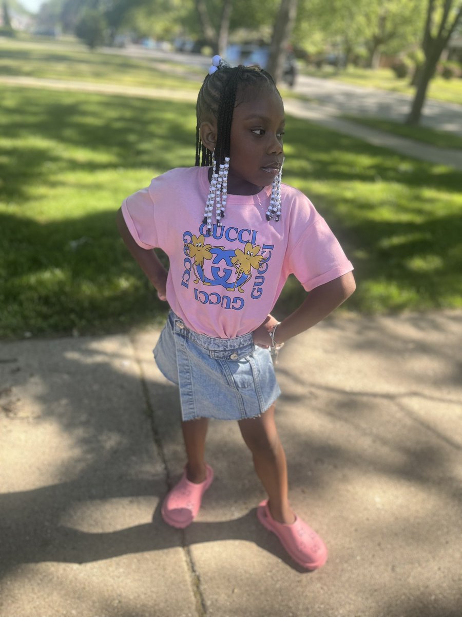 netteNOTnet's tweet photo. My Princess Graduated Kindergarten ๐ฅบ#offtofirstgrade ๐ฉท https://t.co/jrPZDtxx8o