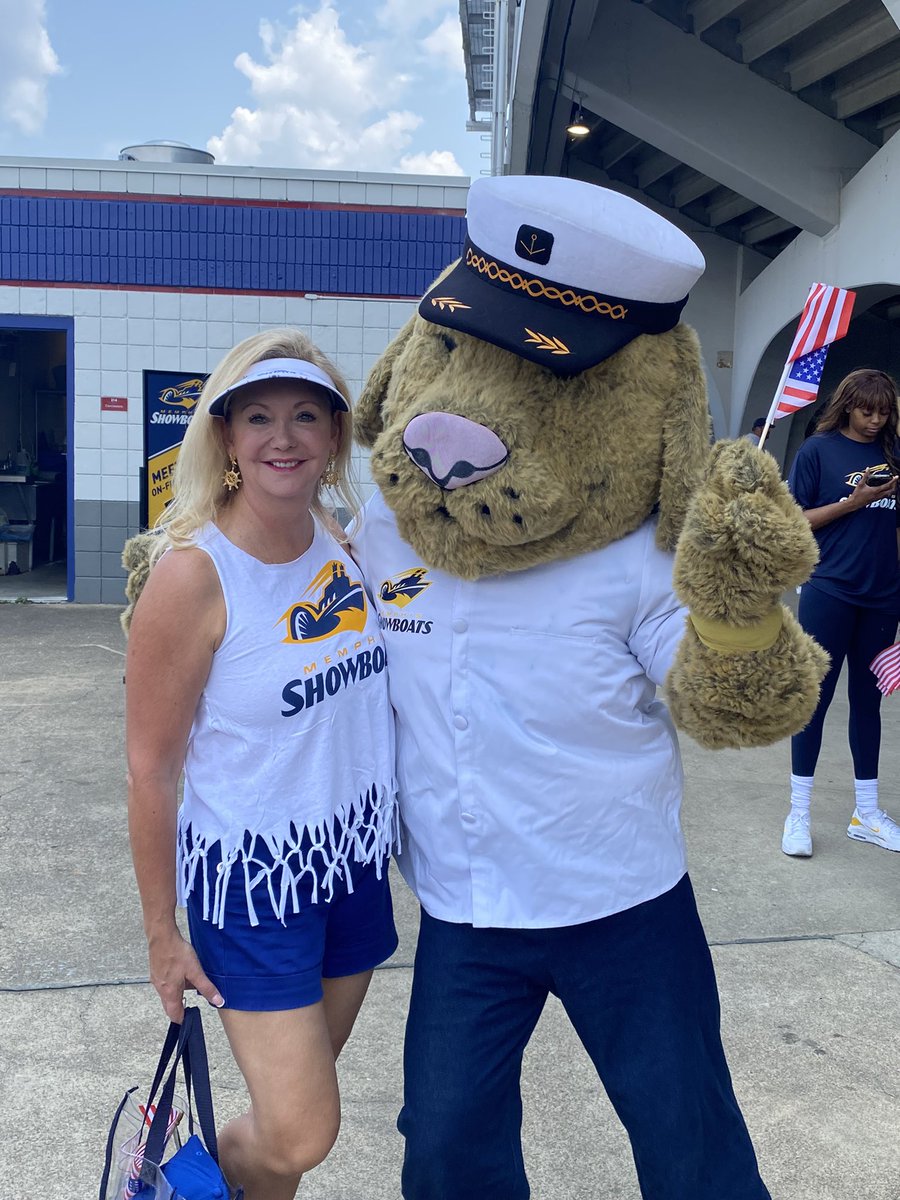 Let’s go boats!!! Toot toot #skipper #USFL  #showboats