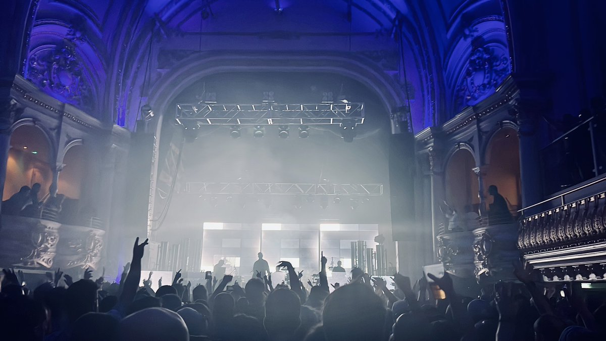 saeedrashid's tweet photo. Just wow. Really amazing, one of the best gigs I’ve been to for ages. It was rammed but what a brilliant crowd. @Leftfield really excited all my expectations and the opera house is still one of my favourite venues. Music just sounds great in there. https://t.co/E3XckLKJ0W