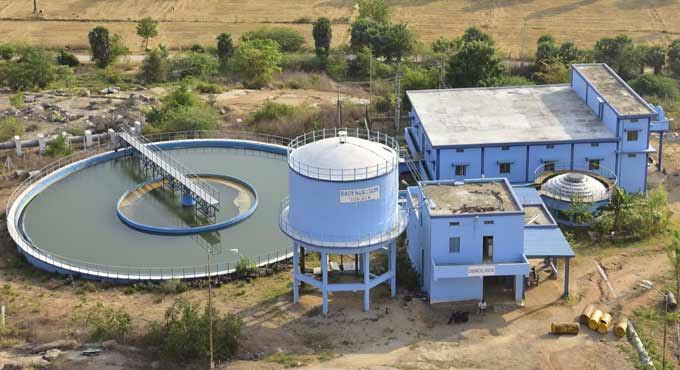 Once Who Suffered For Drinking Water in United AP Rule Is Now Drinking Clean & Surplus Drinking Water.

'🚰💦 Bringing an abundance of drinking water to the people through #MissionBhagiratha Scheme by #KCR is a significant achievement! 

Pic 1 : A Village in Nalagonda 2008.