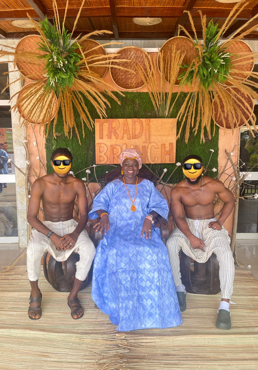 NatmoLick's tweet photo. Il fallait être dans le thème 😊
#Tradistyle
#HauteGuinée https://t.co/8iDa1AAAn4