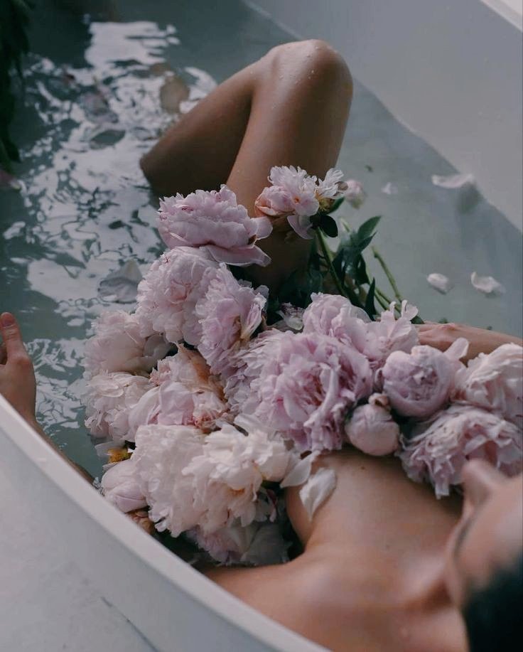 ᅠ

ᅠ

ᅠ
𝑨𝒍𝒍𝒊́ 𝒅𝒐𝒏𝒅𝒆 𝒏𝒐 𝒍𝒆 𝒆𝒏𝒕𝒊𝒆𝒏𝒅𝒂𝒔, 𝒆𝒏 𝒍𝒐𝒔 𝒆𝒔𝒑𝒂𝒄𝒊𝒐𝒔 𝒃𝒍𝒂𝒏𝒄𝒐𝒔, 𝒆𝒏 𝒍𝒐𝒔 𝒉𝒖𝒆𝒄𝒐𝒔, 𝒑𝒐𝒏: 𝑻𝒆 𝒒𝒖𝒊𝒆𝒓𝒐. — 𝑬𝒍𝒆𝒏𝒂 𝑷𝒐𝒏𝒊𝒂𝒕𝒐𝒘𝒔𝒌𝒂.

ᅠ

ᅠ       𖤍 ──── #Alessia 
                       #SeductiveSunday
ᅠ

ᅠ
