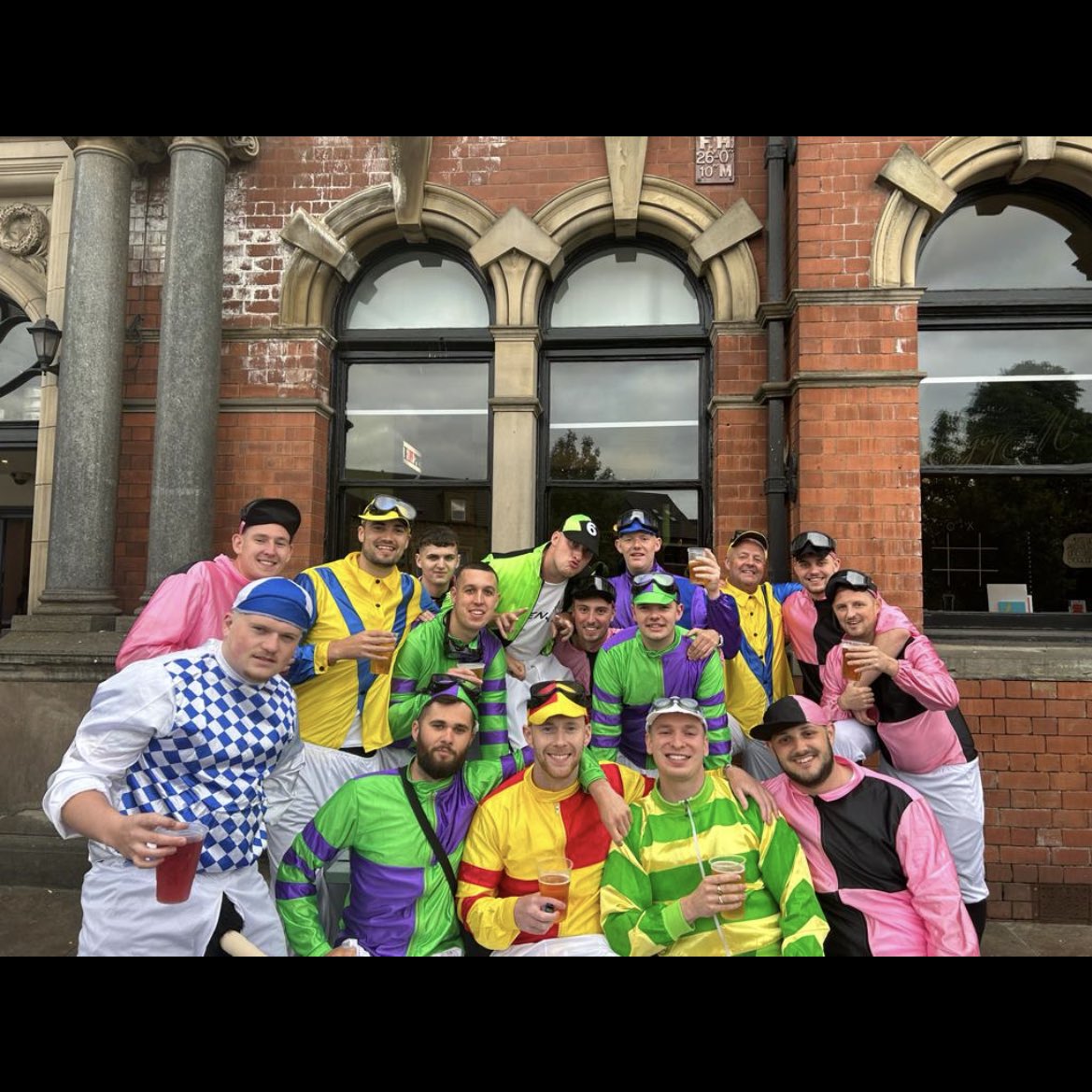 10 pubs in out of 16 and every man still standing 

This is what a proper football club looks like 

🔴⚫️