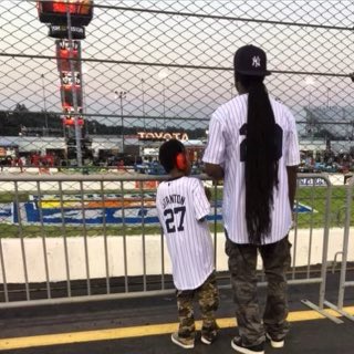 Øliver (Dad) and Brooklyn (Son). ⚾️ YANKEES ALL DAY!! (Even at @NASCAR 😆)
#ToyotaPinstripePride #mlb #nyy #NewYork #brooklyn #nyyankees #nascar #yankees @NASCAR @Yankees @mlb @toyota #yesnetwork @YESNetwork