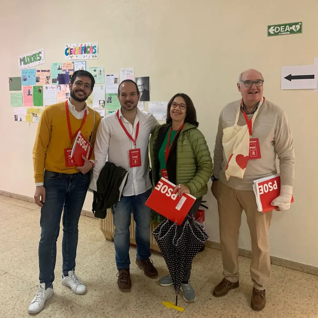 PSOEMCiudad's tweet photo. 🌹No podemos acabar la jornada electoral sin agradecer a l@s #ApoderadosPSOE 

#Elecciones28M #PSOE https://t.co/CgZRi0lmqj