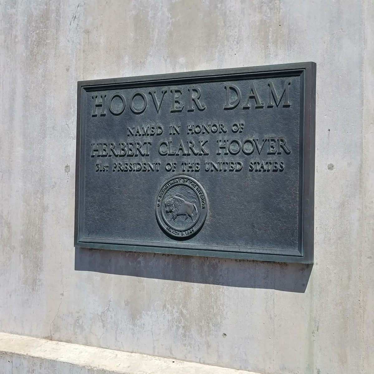 CapoJ007's tweet photo. Wow, this is a dam good ice coffee!
A #PublicHistorian visits Hoover Dam. The awe-inspiring dam is one of the greatest engineering achievements of the 20th century. Named for Herbert Hoover, his presidency was the exact opposite of the Dam... πΈ: @freya66
#ExtraShotOfHistory https://t.co/49YSSVKUIr