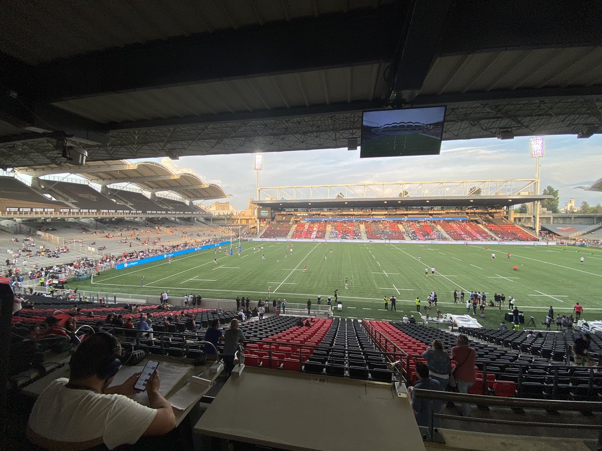 TomBonnard3's tweet photo. Rencontre au sommet à venir entre le LOU Rugby et l’Aviron Bayonnais pour le dernier match de la saison. Avant une éventuelle qualification en phase finale. 

Le record d’affluence pour un match de rugby à Gerland devrait être battu. 

#LOUAB https://t.co/RhmLSX7DHG