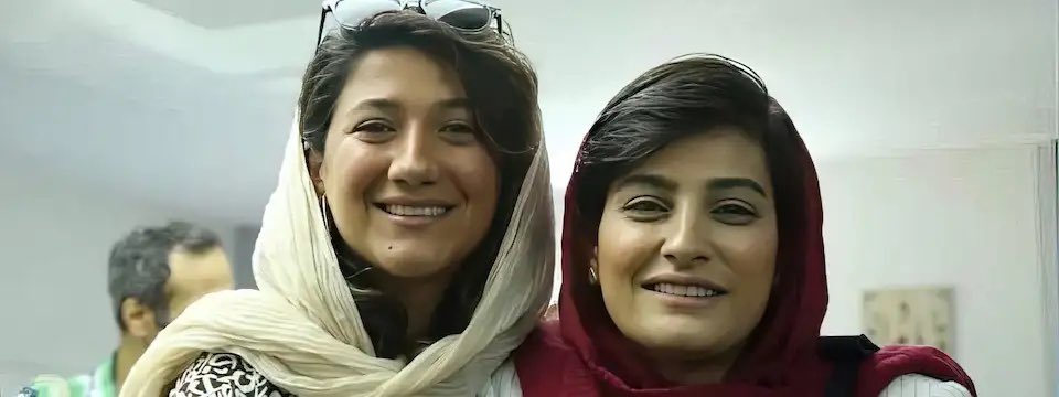 Heute durften #NiloufarHamedi und #ElahehMohammadi ihre Anwälte treffen. Einen Tag vor Prozess! Am Mo. steht Elahe, am Di. Niloufar vor Gericht. Ich habe ihnen ausrichten lassen, dass sie Tausende hinter sich vorstellen sollen, die ihre Freiheit fordern. #JournalismIsNotACrime
