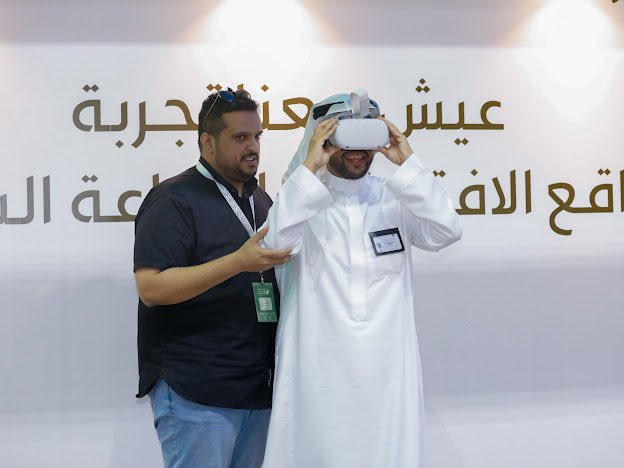 ALSamanfest's tweet photo. وأبدى إعجابه خلال الزيارة لمنتجي ومنتجات السمن في المنطقة، كما أكد حرص القيادة الرشيدة - أيدها الله - على تقديم الدعم والتوجيه للأسر المنتجة في مختلف المجالات، مؤكدًا حرص فرع الوزارة على الدعم الدائم وتفعيل مثل هذه البرامج التي تخدم الأسر المنتجة. https://t.co/FiHdi0GlLL