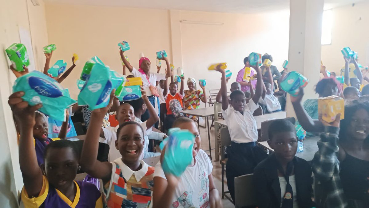 pscientificsis's tweet image. On the occasion of International Menstrual Hygiene Day, the &quot;Sisters&apos;s network&quot; scientific pole held an awareness-raising session for some seventy young girls at the Groupe scolaire djekat ignace de Loyola in Bingerville on 26/05/2023 from 10am to 12pm.