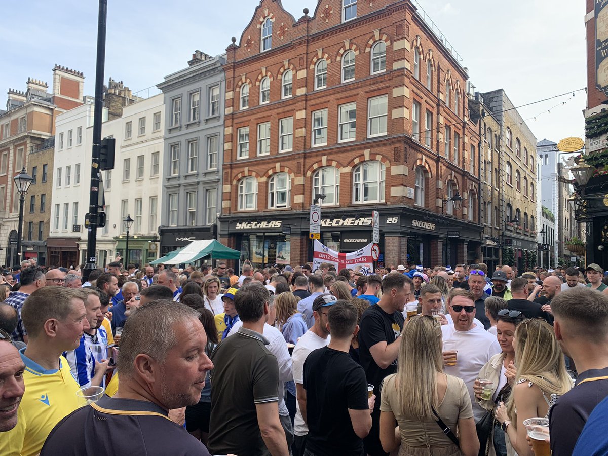 Awaydays23's tweet photo. Sheffield Wednesday taking over Covent Garden this evening #SWFC #WAWAW https://t.co/JUnVpaZt7z