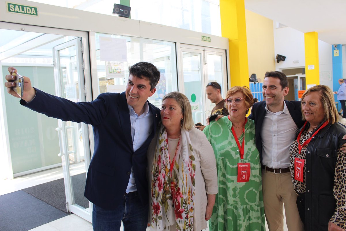 psoesantander's tweet photo. ¡GRACIAS! 

Sois nuestro orgullo.

¡En días como hoy se ve demuestra la grandeza del @psoesantander!

🌹🌹🌹🌹 https://t.co/Rja073g5dz