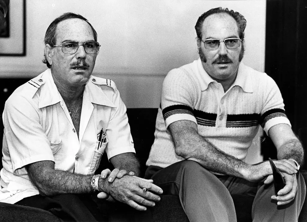 Is there any obvious way to tell which of these identical twins reared apart was raised by a Nazi and which one was raised by a Jew?

These men are Jack Yufe (left) and Oskar Stöhr (right).

Separated at birth, one of them was a Hitler Youth and the other worked on the kibbutz.