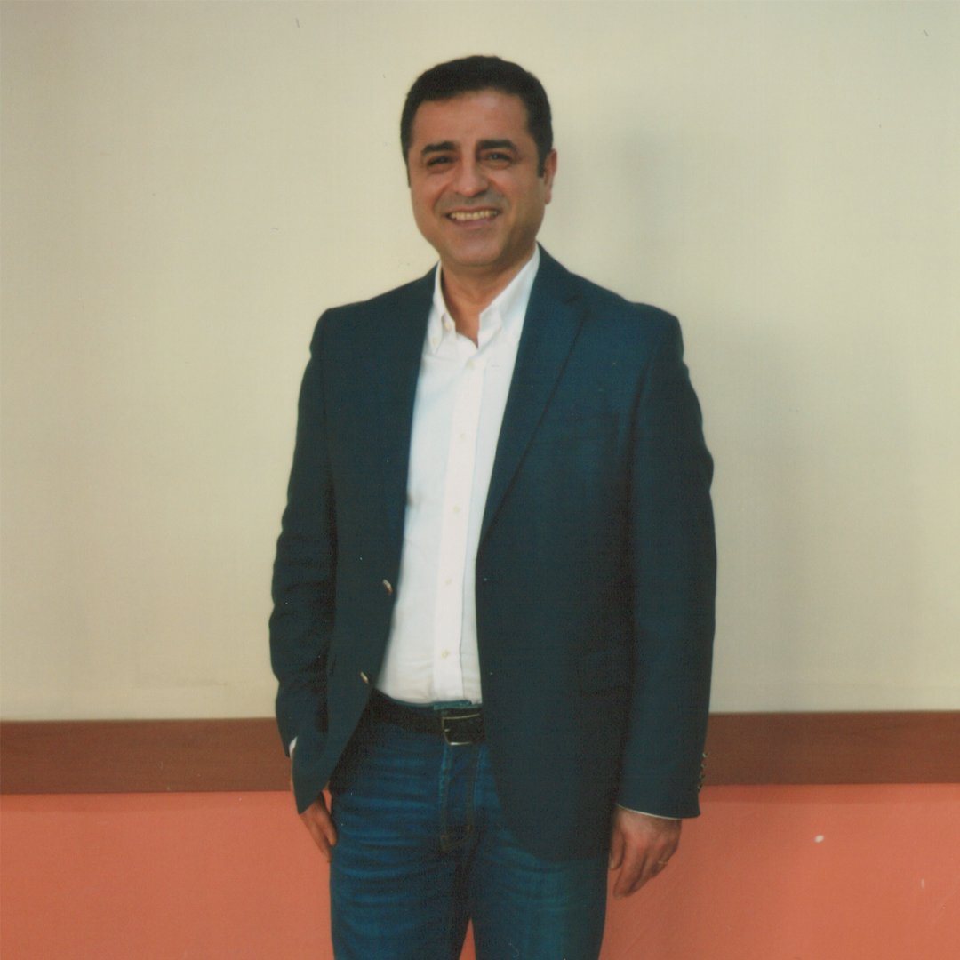 Zekâ ülkesinde
Acı hüküm sürmez ,
Herşey bilgidir.