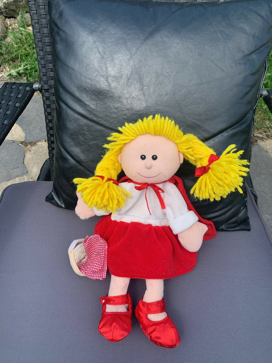 Update! Ma mère a retrouvé la propriétaire de cette poupée trouvée sur les berges de la rivière des Mares 🥹 Après un bon lavage, on lui rapporte ce pm… une fillette heureuse qui la pensait perdue pour toujours! ❤️