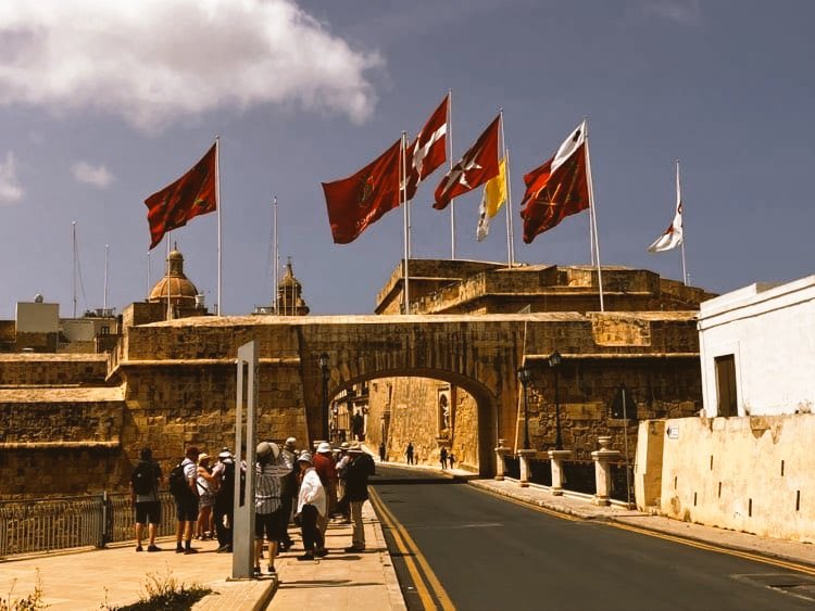 RE_Hist_Society's tweet image. The REHS battlefield study is in stunning #Malta 🇲🇹. One of the many benefits of membership is the annual battlefield study, take a look: members.instre.org/join #GeorgeCross #militaryengineering #Sapper #militaryhistory