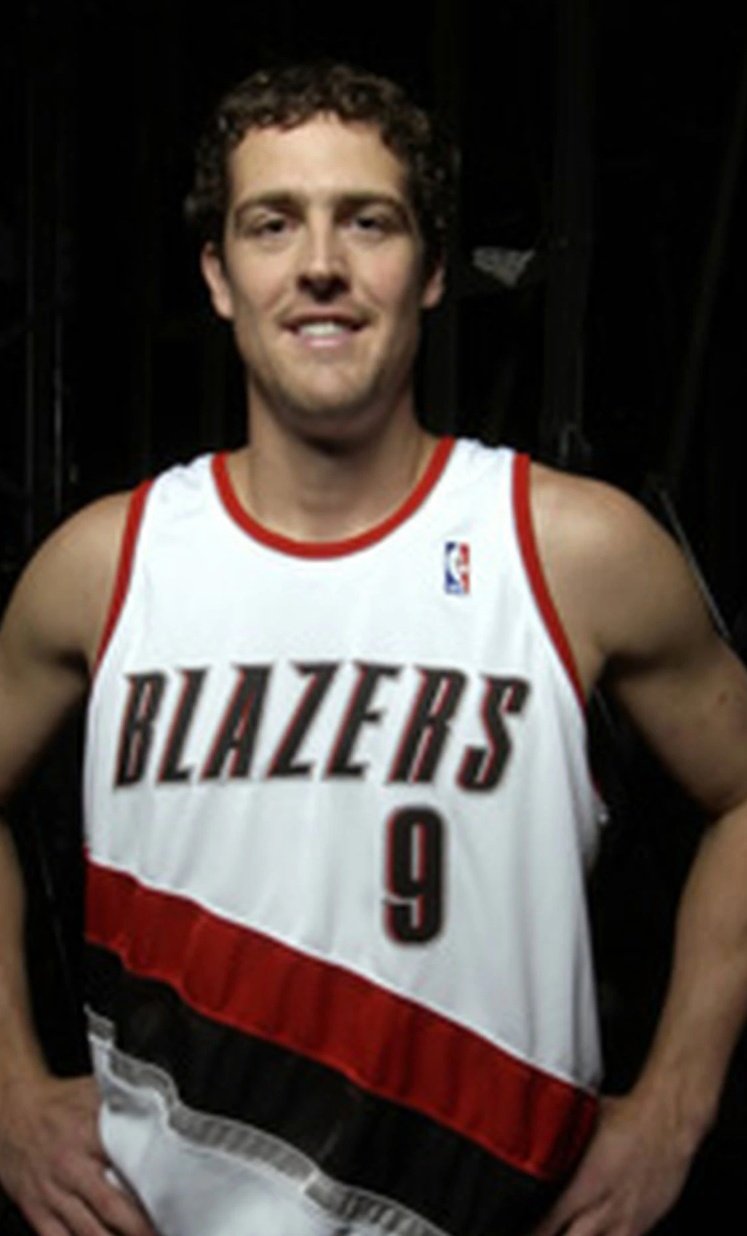 Happy Birthday Raef Lafrentz One of the greatest basketball players in the 2000s 
